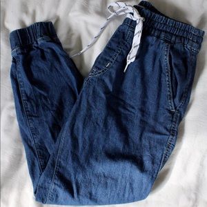 Women’s Levi jogger jean